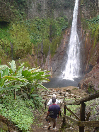 Descenso hacia la catarata